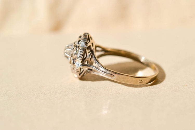 52 Bague fleur en or blanc et diamants 58 Facettes 3971