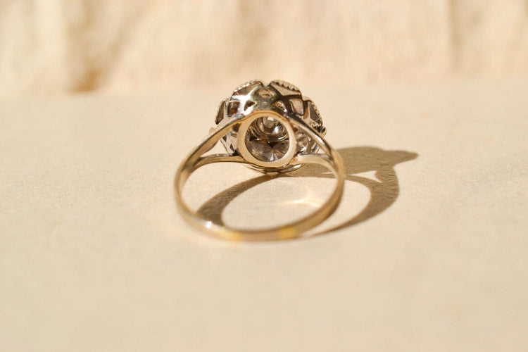 52 Bague fleur en or blanc et diamants 58 Facettes 3971