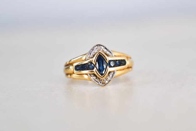 54 Bague navette en or jaune, or blanc, saphirs et diamants 58 Facettes Ref4018