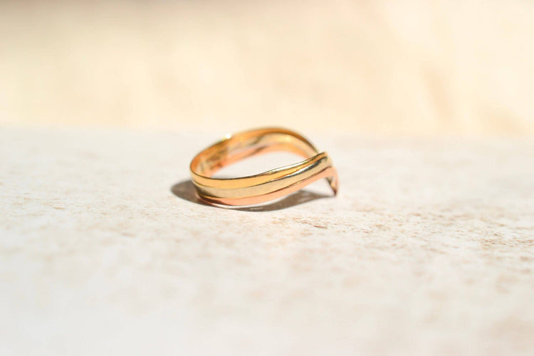54 Bague V 3 ors en or jaune, blanc et rose 58 Facettes 4039