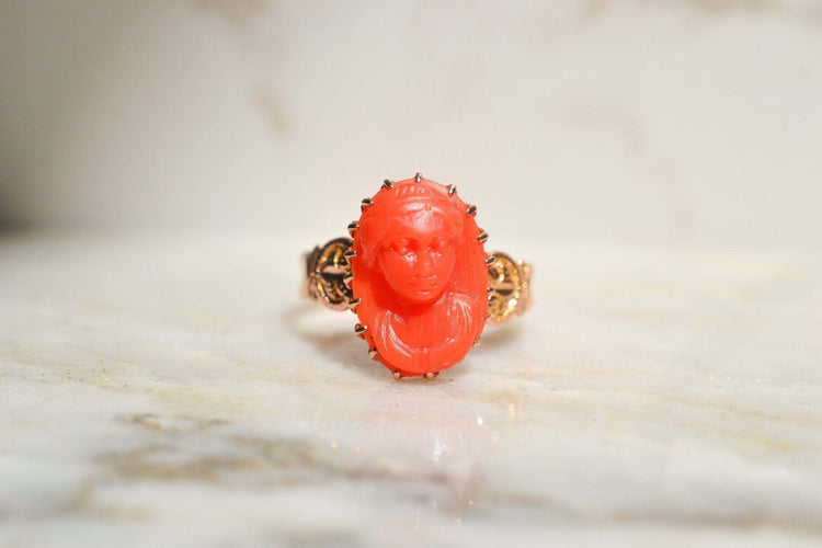 50 Bague camée en or rose 18 carats et corail 58 Facettes 4022