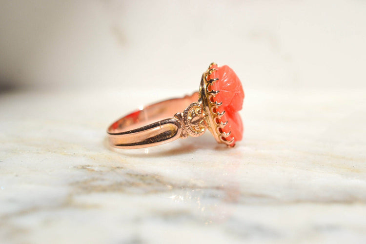 50 Bague camée en or rose 18 carats et corail 58 Facettes 4022