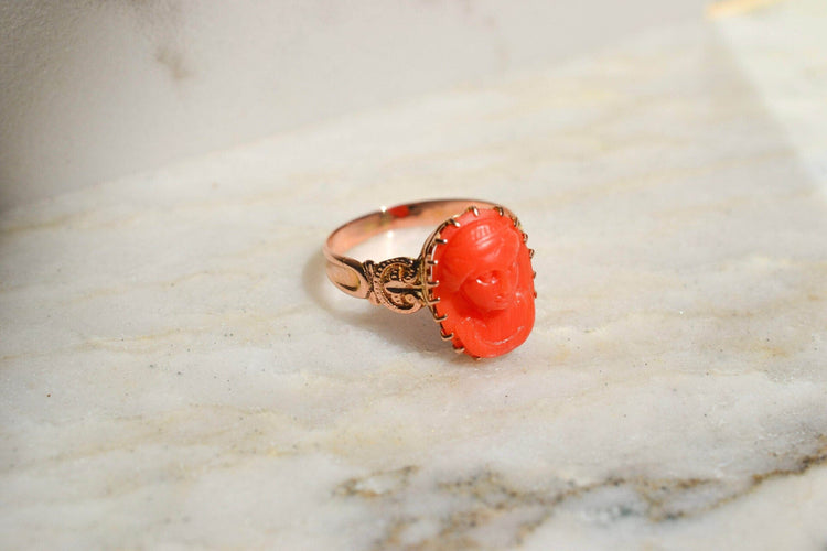 50 Bague camée en or rose 18 carats et corail 58 Facettes 4022