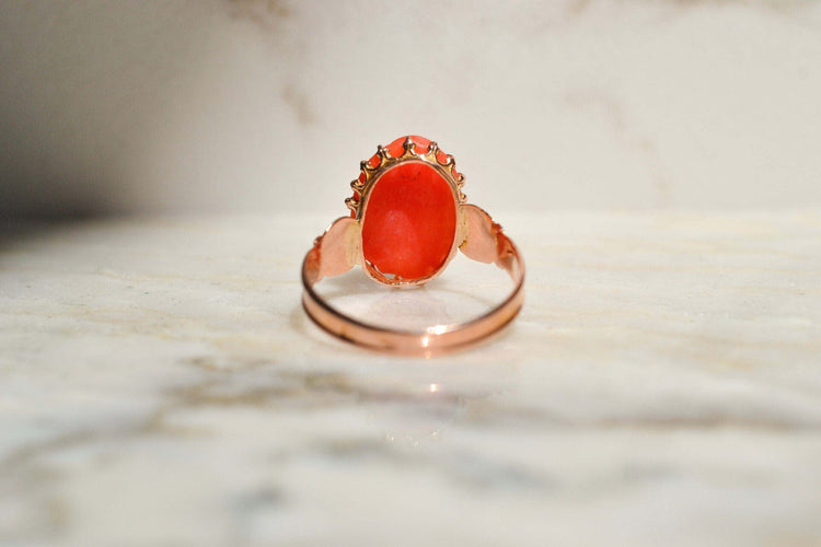 50 Bague camée en or rose 18 carats et corail 58 Facettes 4022