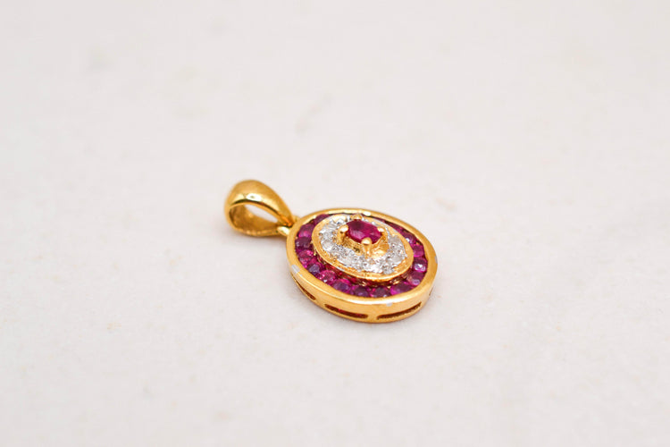https://cdn.shopify.com/s/files/1/0963/7950/2920/files/pendentif-ovale-or-jaune-or-blanc.jpg?v=1781696477