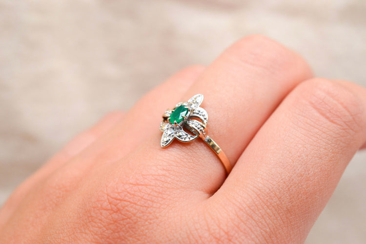 https://cdn.shopify.com/s/files/1/0963/7950/2920/files/bague-ancienne-seconde-main_ca7d2f52-983e-4a42-b2ff-eb93f43ee83d.jpg?v=1781856960