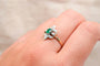 https://cdn.shopify.com/s/files/1/0963/7950/2920/files/bague-ancienne-seconde-main_ca7d2f52-983e-4a42-b2ff-eb93f43ee83d.jpg?v=1781856960