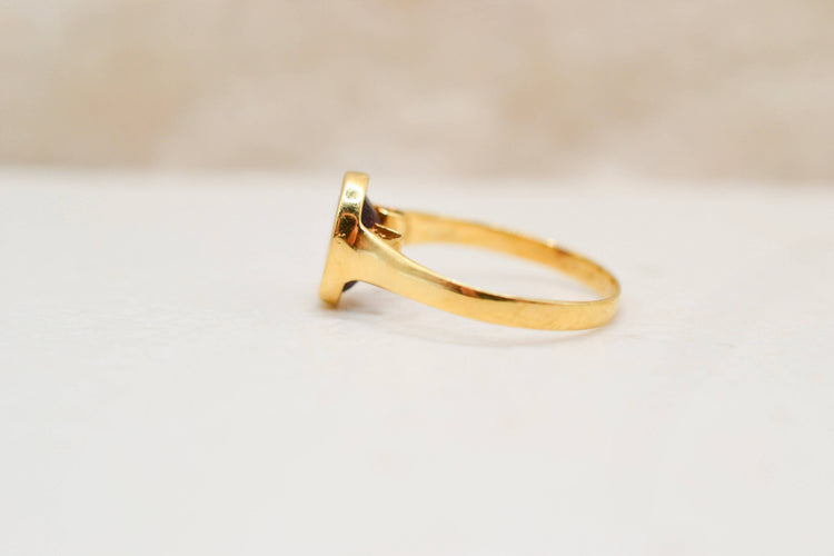 51 Bague solitaire ovale en or jaune et grenat 58 Facettes 4078