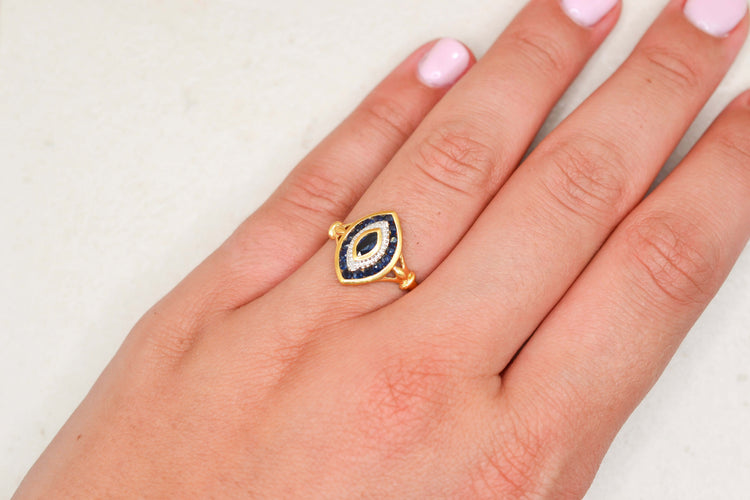 54 Bague navette en or jaune et blanc 18 carats, saphir et diamants 58 Facettes 4125