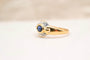 Bague 53 Bague saphir serti clos en or jaune et blanc 18 carats et diamants 58 Facettes 4089