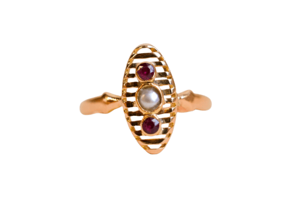 Bague 49 Bague navette en or jaune, perle et rubis de synthèse 58 Facettes Ref 3113
