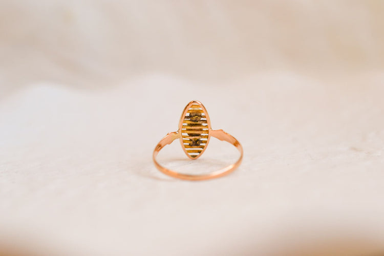 49 Bague navette en or jaune, perle et rubis de synthèse 58 Facettes Ref3113