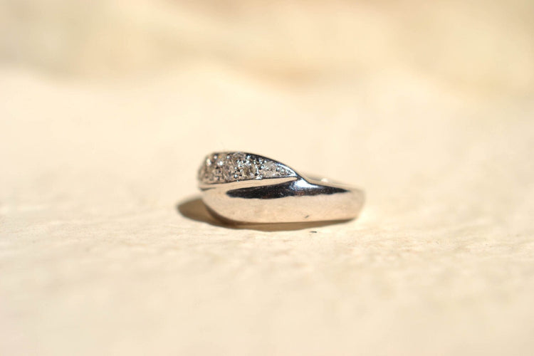 51 Bague liens croisés en or rhodié et diamants 58 Facettes Ref517