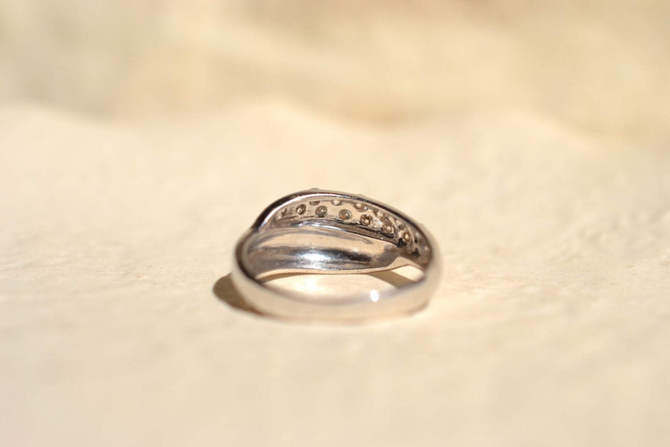 51 Bague liens croisés en or rhodié et diamants 58 Facettes Ref517