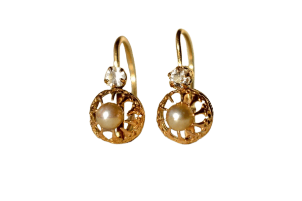 Boucles d'oreilles Dormeuses coques ajourées en or jaune, perles bouton et oxydes 58 Facettes 3629