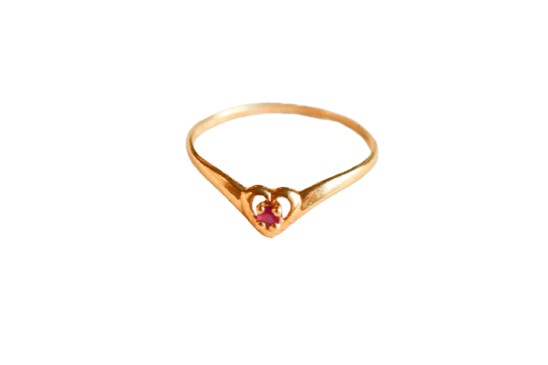 Bague 51 Bague en or jaune 18 carats avec rubis et cœur ajouré 58 Facettes 3691