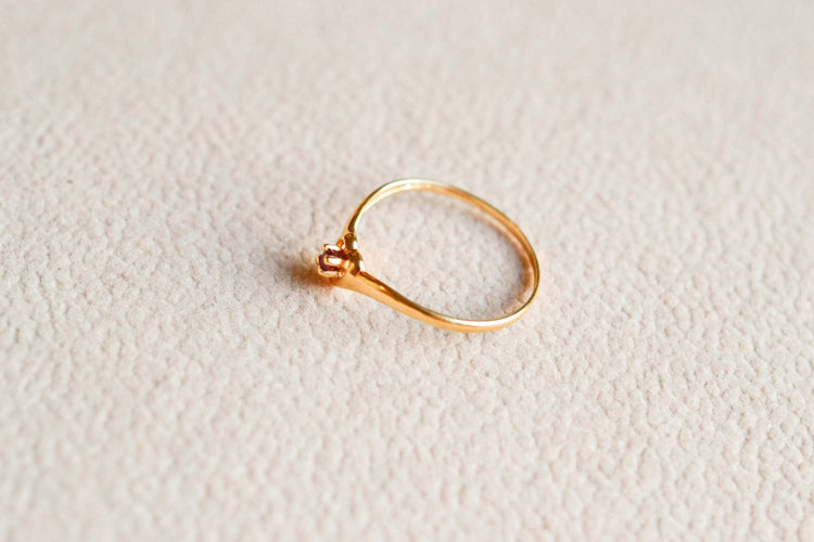 51 Bague cœur ajouré en or jaune et rubis 58 Facettes 3691