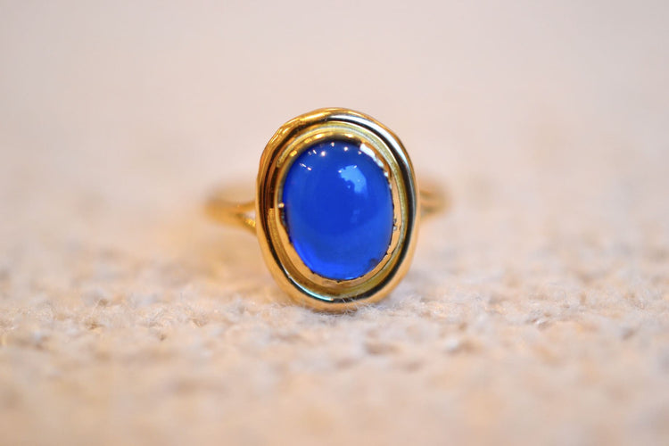 53 Bague ovale en or jaune 18 carats et pierre bleue 58 Facettes 3074
