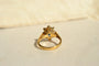52 Bague marguerite saphir ovale et diamants en or jaune 58 Facettes 4116