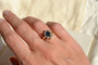 52 Bague marguerite saphir ovale et diamants en or jaune 58 Facettes 4116