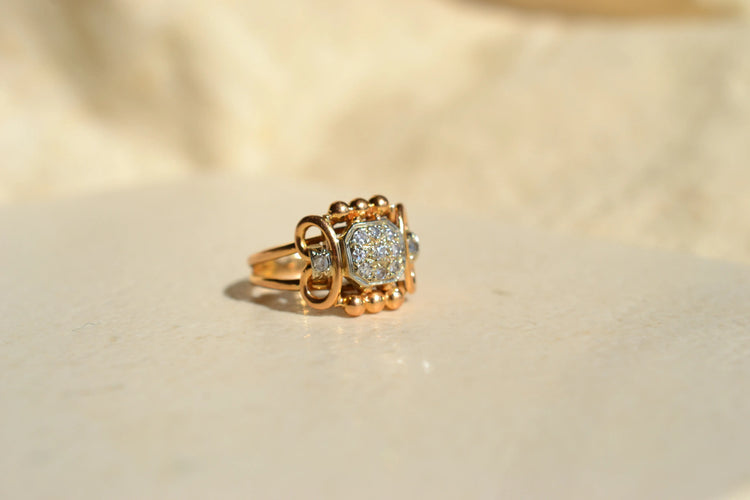 51 Bague Art déco style Tank en or blanc, or jaune et diamants 58 Facettes 4075