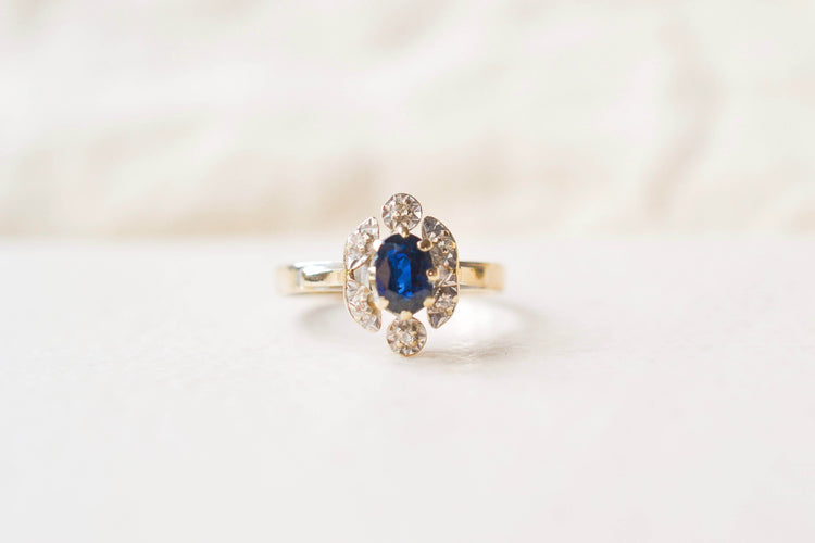56 Marguerite - Bague en or blanc, saphir et diamants 58 Facettes 4146