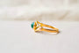 53 Bague cabochon en or jaune et pierre verte 58 Facettes 4063
