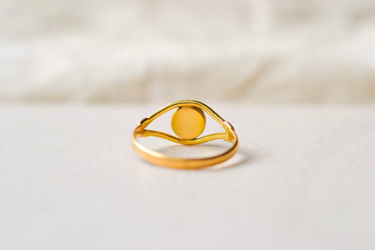 53 Bague cabochon en or jaune et pierre verte 58 Facettes 4063