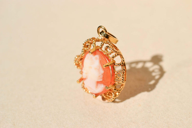 https://cdn.shopify.com/s/files/1/0963/7950/2920/files/camee-or-jaune_b7fb0df9-84cf-49b2-9b17-48e01acd23ba.jpg?v=1779385491
