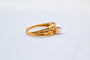 53 Bague bandeau ajourée en or jaune et perle de culture 58 Facettes 3847