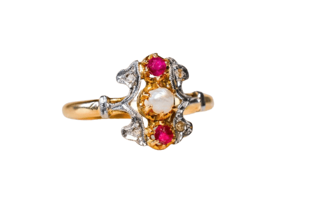 Bague 53 Bague fleuron en deux ors, rubis et diamants 58 Facettes 3735