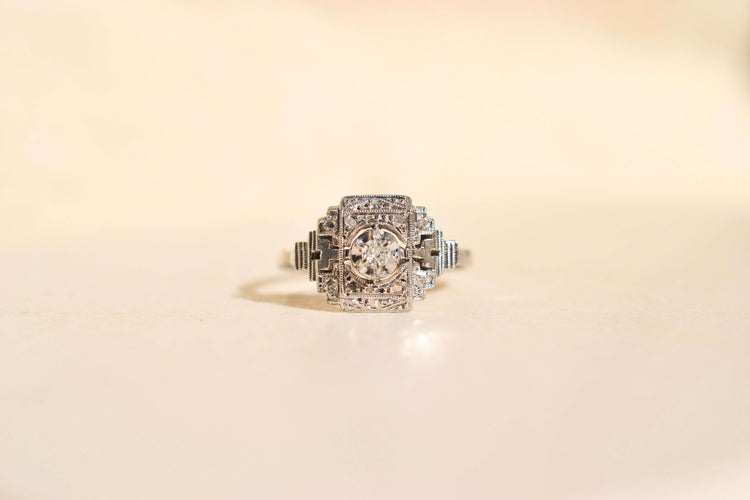 59 Art Déco - Bague plateau en or blanc et diamants 58 Facettes 4062