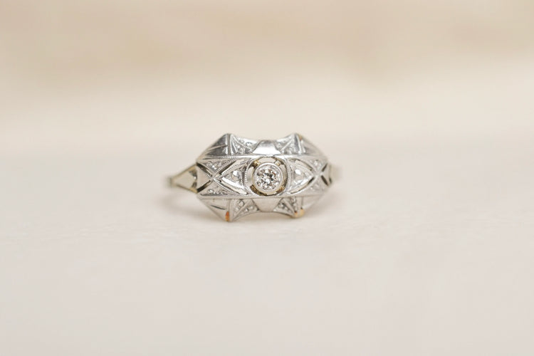 53 Art Déco - Bague en or blanc, platine et diamant 58 Facettes 4121