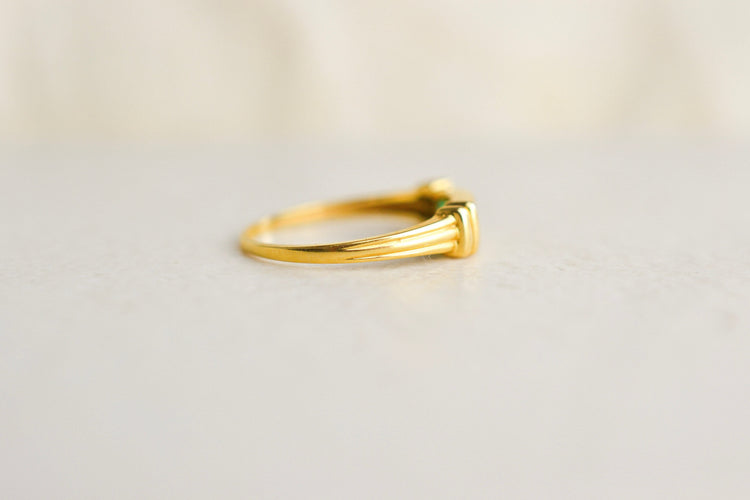 53 Bague jarretière en or jaune 18K et émeraudes 58 Facettes 4137