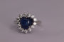 54 Bague halo en or blanc avec saphir de Ceylan et diamants 58 Facettes ME-SAPH-01