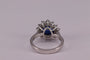 54 Bague halo en or blanc avec saphir de Ceylan et diamants 58 Facettes ME-SAPH-01