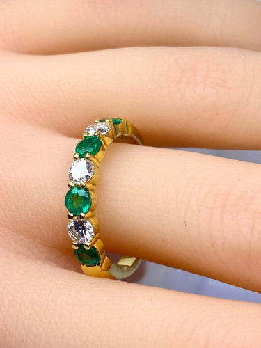 61 Demi-alliance en or jaune 18 carats, émeraudes et diamants 58 Facettes AB737
