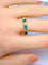 61 Demi-alliance en or jaune 18 carats, émeraudes et diamants 58 Facettes AB737