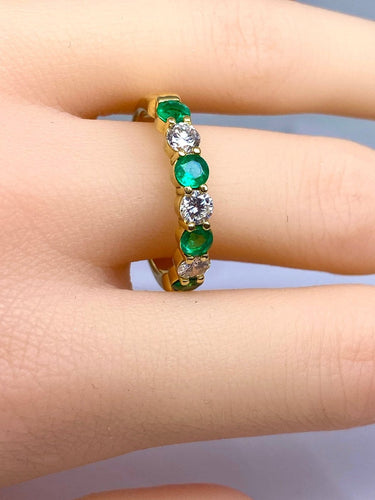 61 Demi-alliance en or jaune 18 carats, émeraudes et diamants 58 Facettes AB737