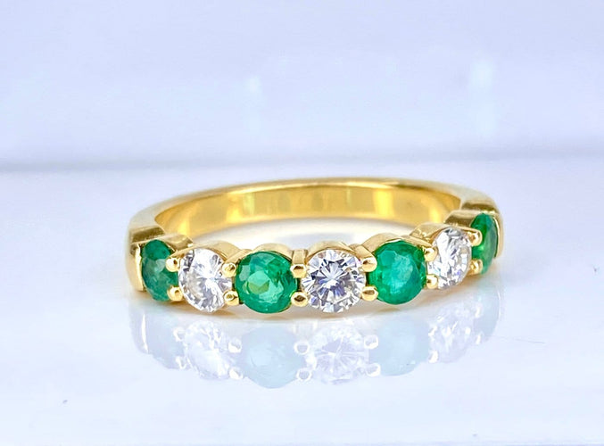 61 Demi-alliance en or jaune 18 carats, émeraudes et diamants 58 Facettes AB737