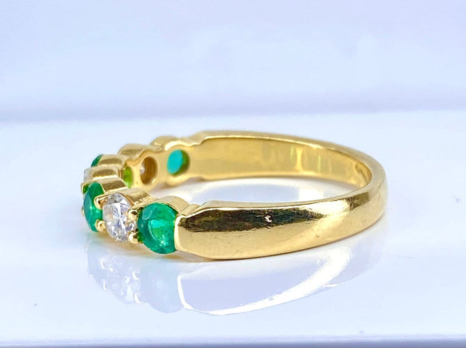 61 Demi-alliance en or jaune 18 carats, émeraudes et diamants 58 Facettes AB737