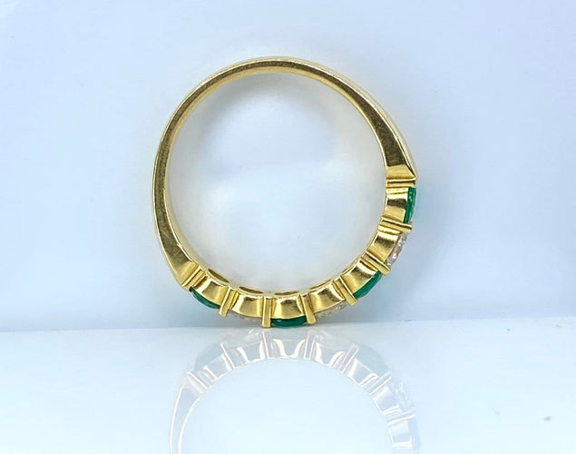 61 Demi-alliance en or jaune 18 carats, émeraudes et diamants 58 Facettes AB737