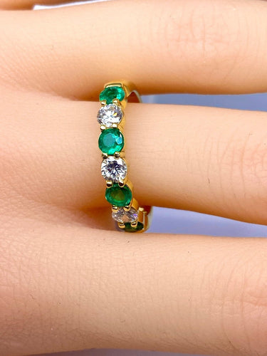 61 Demi-alliance en or jaune 18 carats, émeraudes et diamants 58 Facettes AB737