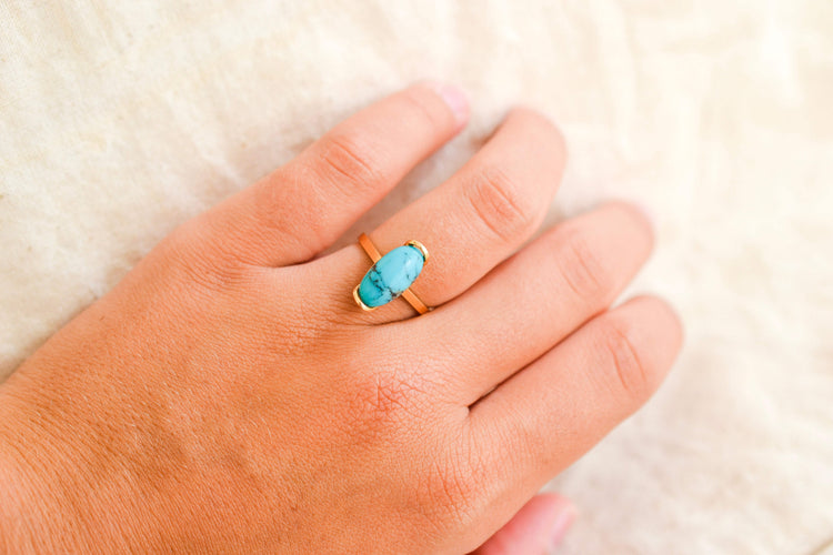 https://cdn.shopify.com/s/files/1/0963/7950/2920/files/bague-ancienne-or-turquoise.jpg?v=1785244424