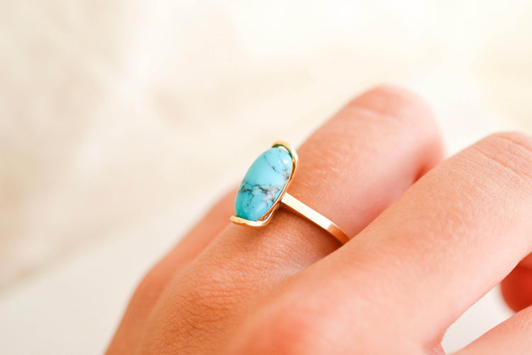 https://cdn.shopify.com/s/files/1/0963/7950/2920/files/bague-cabochon-turquoise_c0d239d7-64fb-41fa-a4d9-641eb59e9869.jpg?v=1785244424