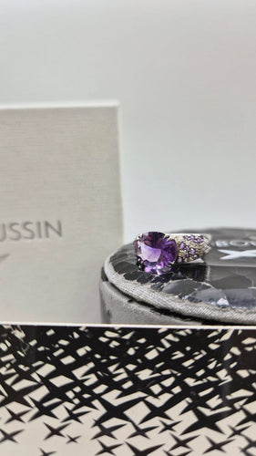 50 Mauboussin Plaisirs d'Amour - Bague en or blanc, améthystes et diamants 58 Facettes 323/1070