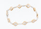 Bracelet à motif carré en or jaune et blanc 18 carats avec diamants 58 Facettes BR1529