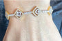 Bracelet à motif carré en or jaune et blanc 18 carats avec diamants 58 Facettes BR1529