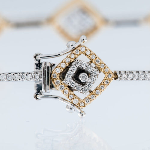 Bracelet à motif carré en or jaune et blanc 18 carats avec diamants 58 Facettes BR1529