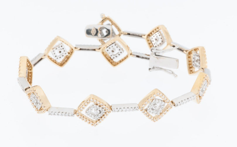 Bracelet à motif carré en or jaune et blanc 18 carats avec diamants 58 Facettes BR1529